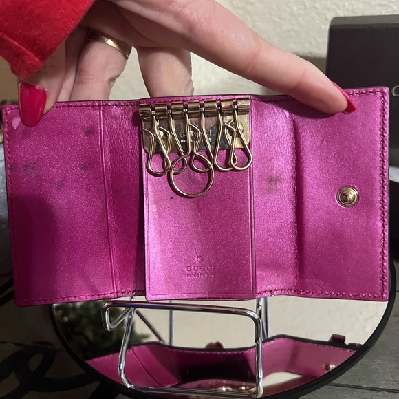 EUC  GUCCI ENAMEL Leather 6 KEY CASE PINK GG - Picture 5 of 6